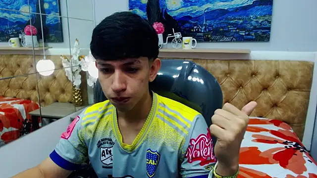 Snapshot of AdrianFranko chatting on March 26, 1:28 pm AdrianFranko online show from March 26, 1:28 pm