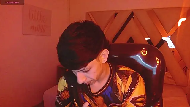 Snapshot of AdrianFranko chatting on March 27, 1:33 pm AdrianFranko online show from March 27, 1:33 pm