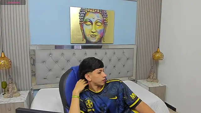 Snapshot of AdrianFranko chatting on March 28, 1:33 pm AdrianFranko online show from March 28, 1:33 pm