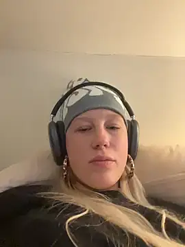 LeniMaria online show from March 30, 5:03 pm