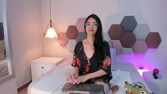 Snapshot of AnnieBlluee chatting on March 23, 12:20 pm AnnieBlluee online show from March 23, 12:20 pm