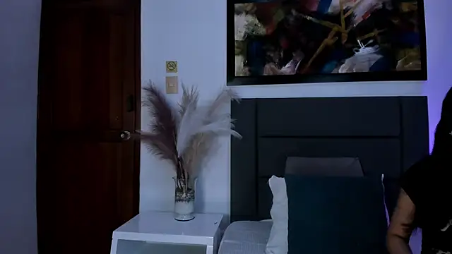 Snapshot of AnnieBlluee chatting on March 28, 12:16 pm AnnieBlluee online show from March 28, 12:16 pm