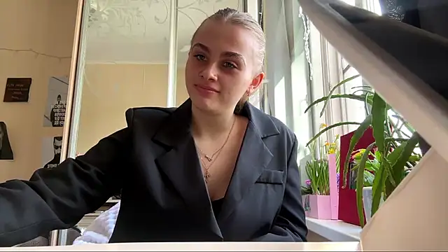 Snapshot of Elle_GrEat chatting on March 18, 7:22 am Elle GrEat online show from March 18, 7:22 am