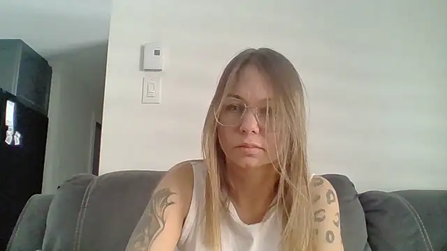 Snapshot of Couple_qc chatting on March 21, 6:00 pm Couple qc online show from March 21, 6:00 pm