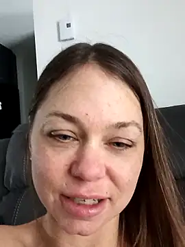 Snapshot of Couple_qc chatting on March 22, 4:10 pm Couple qc online show from March 22, 4:10 pm