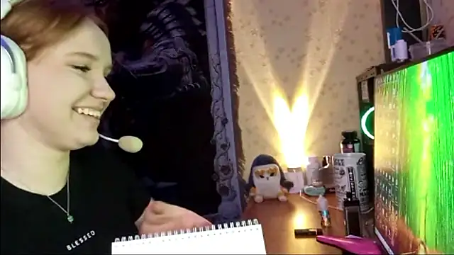 BelladeSimons online show from March 23, 5:33 am