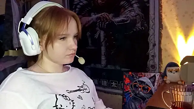 BelladeSimons online show from March 24, 6:07 am