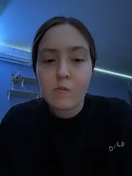 Snapshot of charmingggirl chatting on April 1, 5:54 pm charmingggirl online show from April 1, 5:54 pm