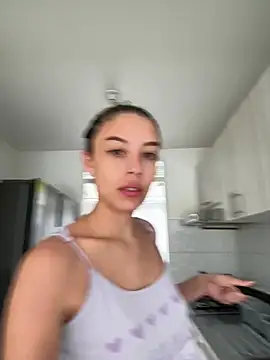 Lauren Storm online show from April 23, 1:24 pm