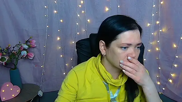 Snapshot of LauraFinn chatting on March 24, 1:27 pm LauraFinn online show from March 24, 1:27 pm