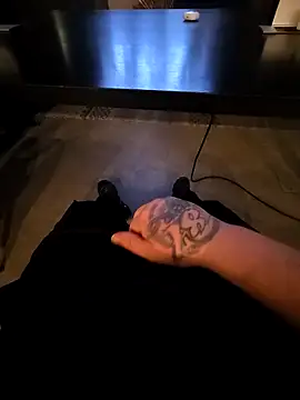 Snapshot of OssiBigCum chatting on March 19, 10:47 pm OssiBigCum online show from March 19, 10:47 pm