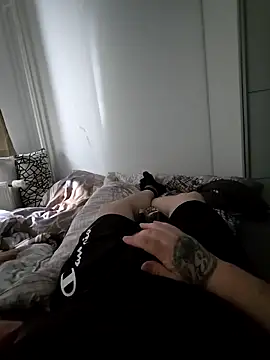 Snapshot of OssiBigCum chatting on March 27, 8:59 am OssiBigCum online show from March 27, 8:59 am