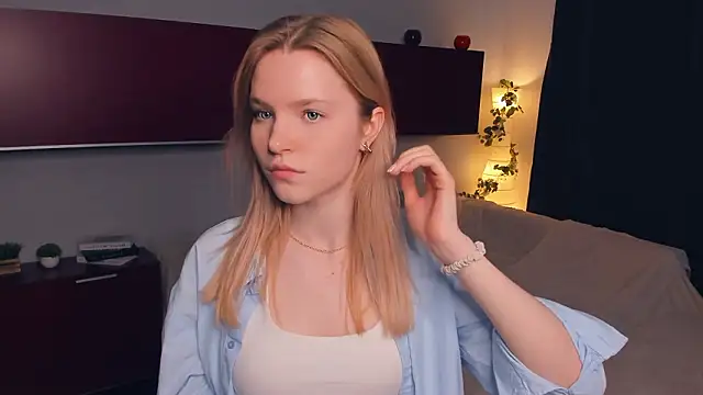 Snapshot of DelmaLasky chatting on March 27, 12:05 pm DelmaLasky online show from March 27, 12:05 pm