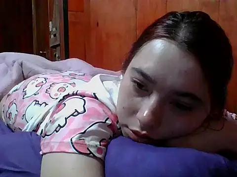 Snapshot of Annisof000 chatting on March 22, 10:07 am Annisof000 online show from March 22, 10:07 am