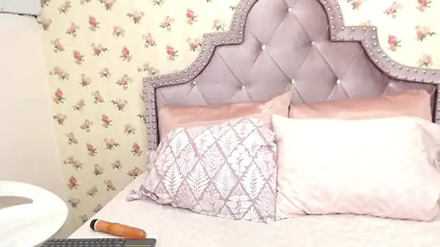 Snapshot of crystal_watson0 chatting on March 25, 2:12 pm crystal watson0 online show from March 25, 2:12 pm