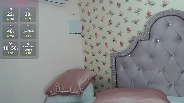 Snapshot of crystal_watson0 chatting on April 13, 12:54 pm crystal watson0 online show from April 13, 12:54 pm