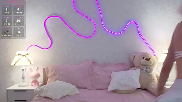 kittysocutie online show from July 18, 1:43 am