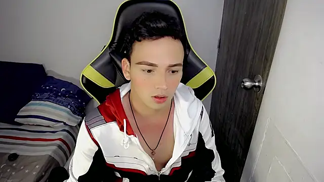 Snapshot of Mathias_twinkk chatting on March 17, 8:56 pm Mathias twinkk online show from March 17, 8:56 pm