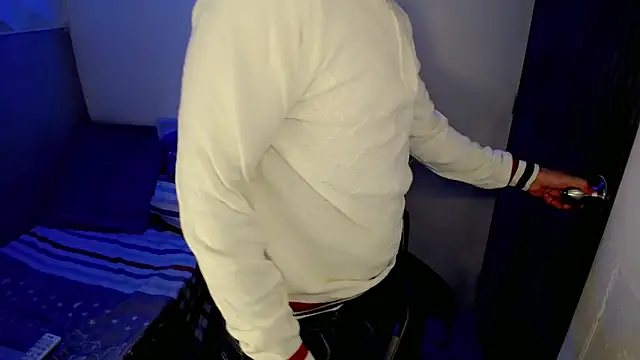 Snapshot of Mathias_twinkk chatting on March 21, 3:11 am Mathias twinkk online show from March 21, 3:11 am