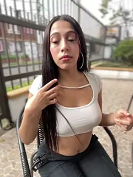 Snapshot of Ferrari_Pink chatting on March 26, 8:58 pm Ferrari Pink online show from March 26, 8:58 pm