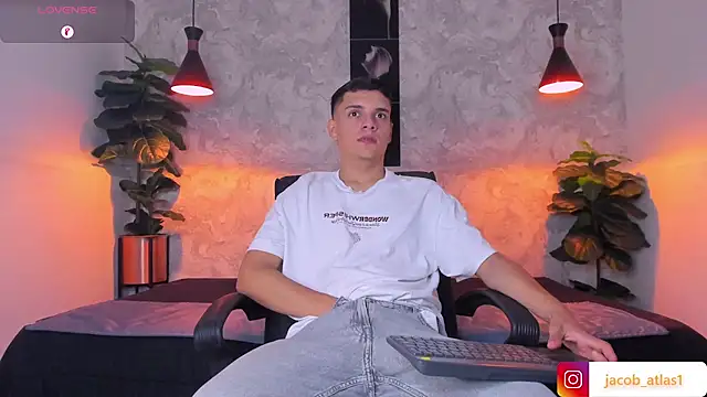 Snapshot of ian_jacob chatting on March 28, 7:46 pm ian jacob online show from March 28, 7:46 pm