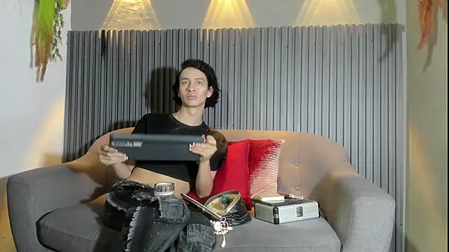 Emmyy Fantasy online show from March 28, 7:24 pm