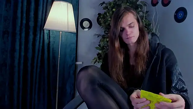 Snapshot of WillFobos chatting on March 30, 9:05 pm WillFobos online show from March 30, 9:05 pm