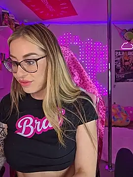 Snapshot of laurenlotus chatting on August 5, 1:08 am laurenlotus online show from August 5, 1:08 am