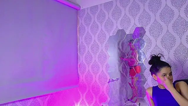 Snapshot of Twink_Sensationxx chatting on April 9, 5:18 pm Twink Sensationxx online show from April 9, 5:18 pm