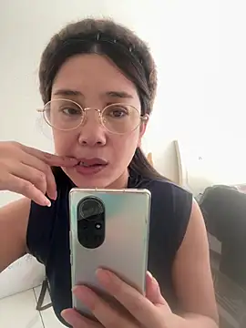 Snapshot of caomeibobo chatting on March 25, 6:19 am caomeibobo online show from March 25, 6:19 am