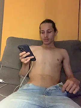 Snapshot of FelipeLipe18 chatting on April 23, 2:57 am FelipeLipe18 online show from April 23, 2:57 am