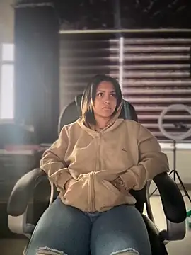 Snapshot of Laila_LS chatting on March 18, 1:36 pm Laila LS online show from March 18, 1:36 pm