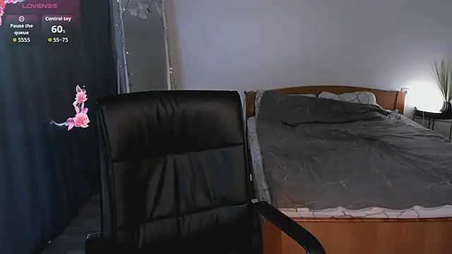 IceIcebabe  online show from July 18, 1:10 am