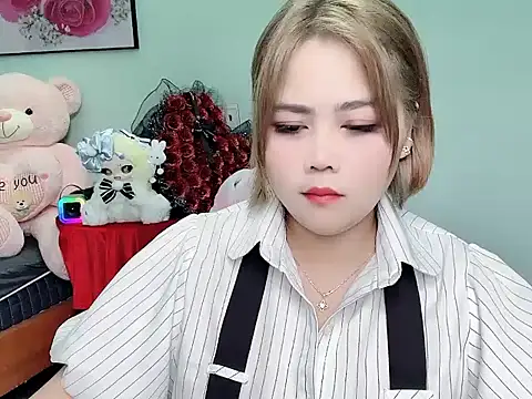 Snapshot of Nhanlu009 chatting on April 24, 8:28 am Nhanlu009 online show from April 24, 8:28 am