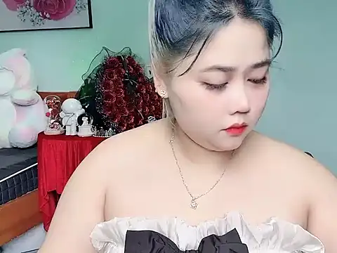 Snapshot of Nhanlu009 chatting on May 2, 5:56 am Nhanlu009 online show from May 2, 5:56 am