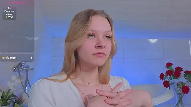 StaceyyJones online show from March 22, 11:35 am