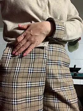 Snapshot of tieuvy6 chatting on March 26, 1:49 pm tieuvy6 online show from March 26, 1:49 pm