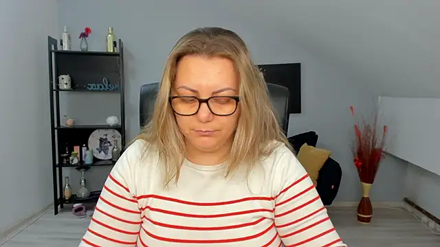 JessieRichards online show from March 30, 6:36 am