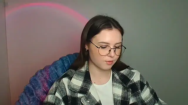 Nika nik a online show from April 1, 1:41 pm