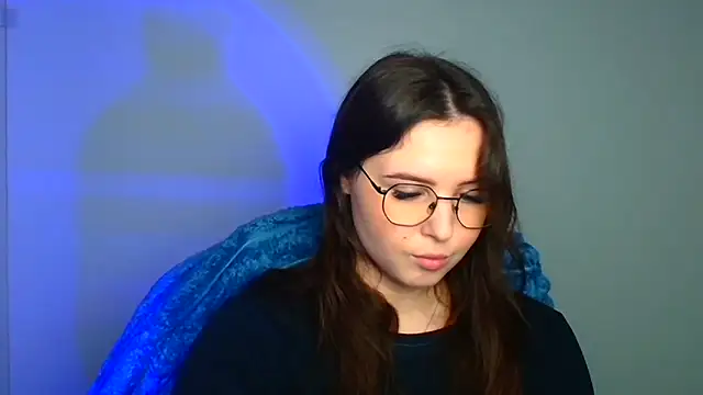 Nika nik a online show from April 6, 11:33 am