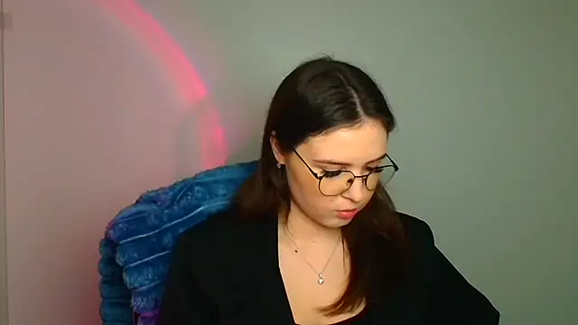 Nika nik a online show from April 7, 5:19 am