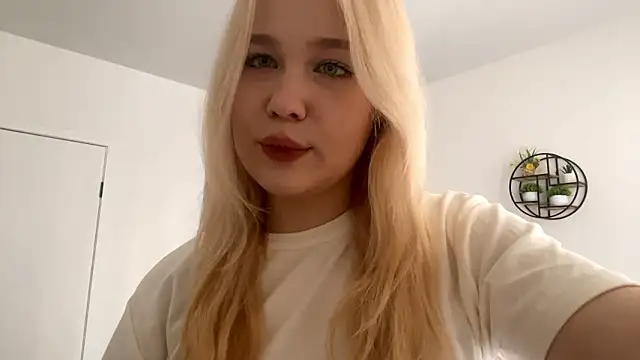 Snapshot of FreyaLoveLove chatting on March 19, 9:46 am FreyaLoveLove online show from March 19, 9:46 am