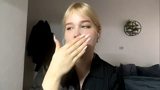 Snapshot of FreyaLoveLove chatting on March 26, 6:19 am FreyaLoveLove online show from March 26, 6:19 am