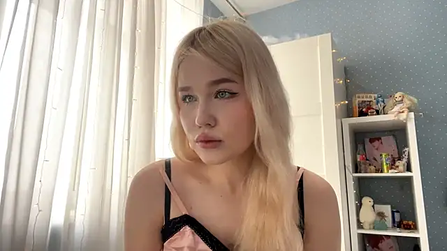 Snapshot of FreyaLoveLove chatting on March 28, 10:15 am FreyaLoveLove online show from March 28, 10:15 am