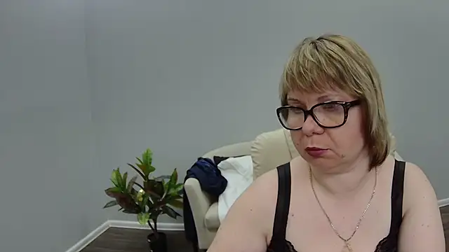 BonnnyBoobsy online show from July 18, 6:34 pm