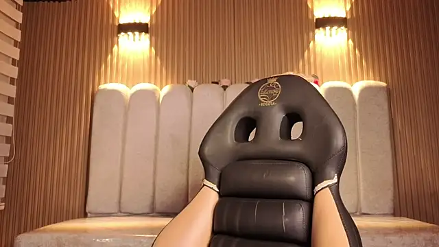 Snapshot of Melannyy_V chatting on March 25, 12:22 pm Melannyy V online show from March 25, 12:22 pm