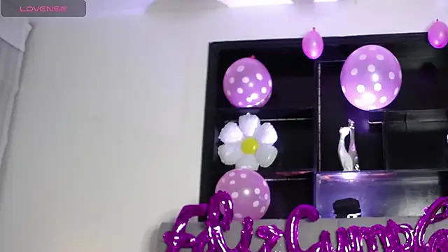 Snapshot of Melannyy_V chatting on April 18, 2:10 pm Melannyy V online show from April 18, 2:10 pm