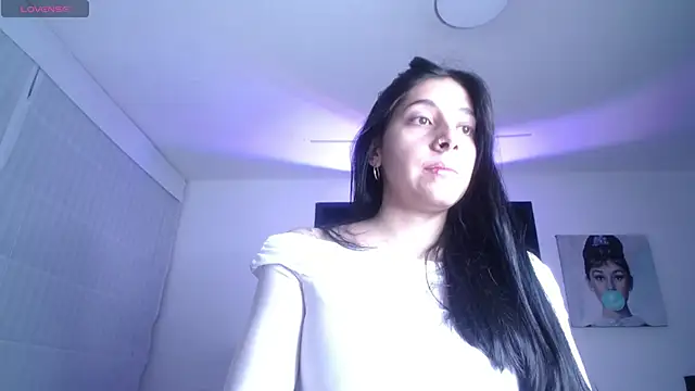 Snapshot of Melannyy_V chatting on June 2, 1:02 pm Melannyy V online show from June 2, 1:02 pm