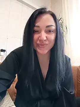 Snapshot of Elsie-Nora chatting on April 15, 5:58 am Elsie-Nora online show from April 15, 5:58 am