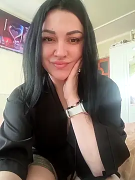 Snapshot of Elsie-Nora chatting on April 28, 5:45 am Elsie-Nora online show from April 28, 5:45 am